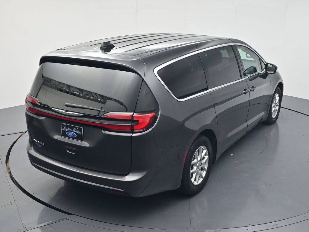 Used 2023 Chrysler Pacifica Touring-L FWD image 36