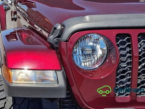 Used 2022 Jeep Gladiator Sport AWD/4WD image 9