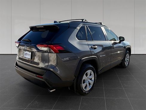 Used 2019 Toyota RAV4 LE image 5