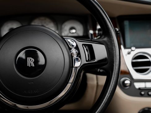 Used 2016 Rolls-Royce Dawn RWD image 44