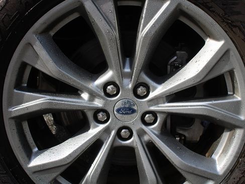 Used 2022 Ford Explorer Limited image 16