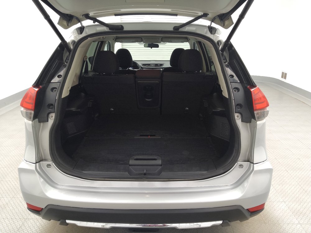 Used 2017 Nissan Rogue SV w/ SV Premium Package FWD image 29