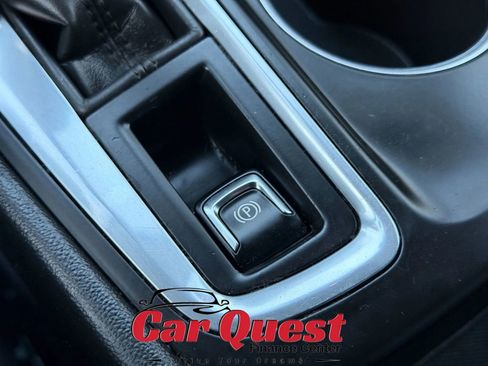 Used 2019 Chevrolet Equinox LT FWD image 34