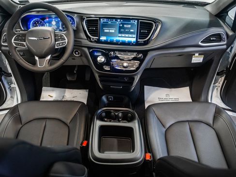 New 2026 Chrysler Pacifica Select image 19