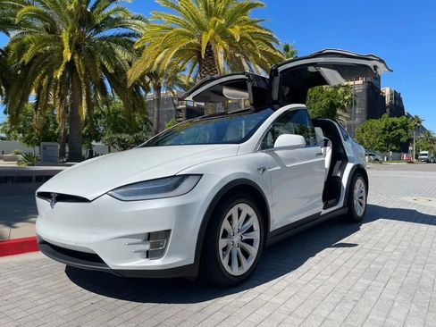 Used 2017 Tesla Model X 75D image 5