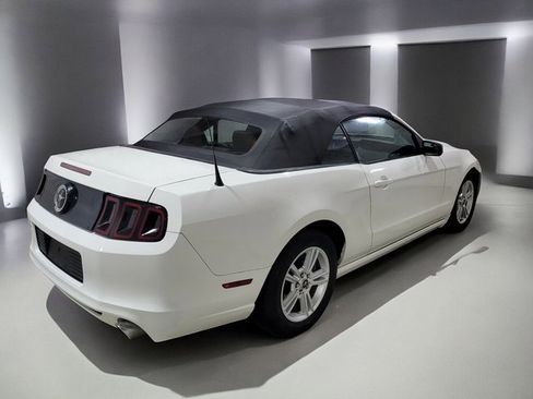 Used 2013 Ford Mustang Convertible image 15