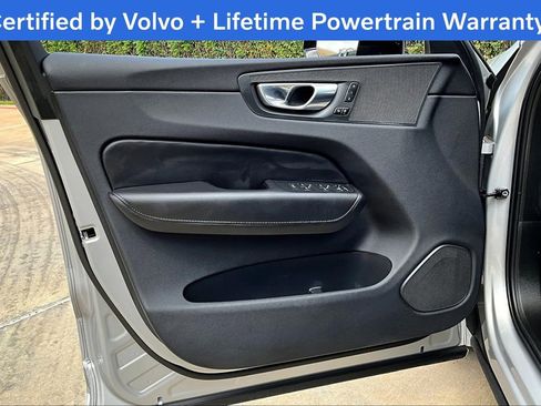Used 2025 Volvo XC60 B5 Plus image 23