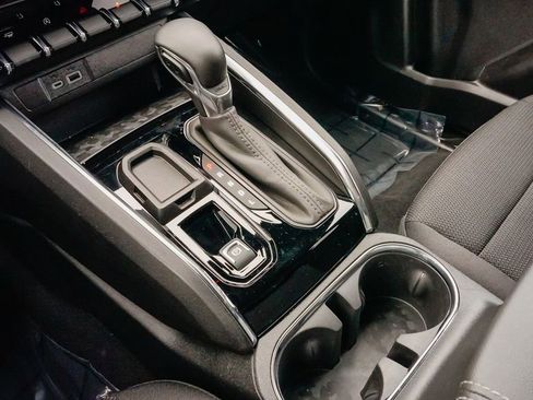 Used 2025 GMC Canyon Elevation image 17