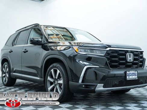 Used 2025 Honda Pilot Elite image 1
