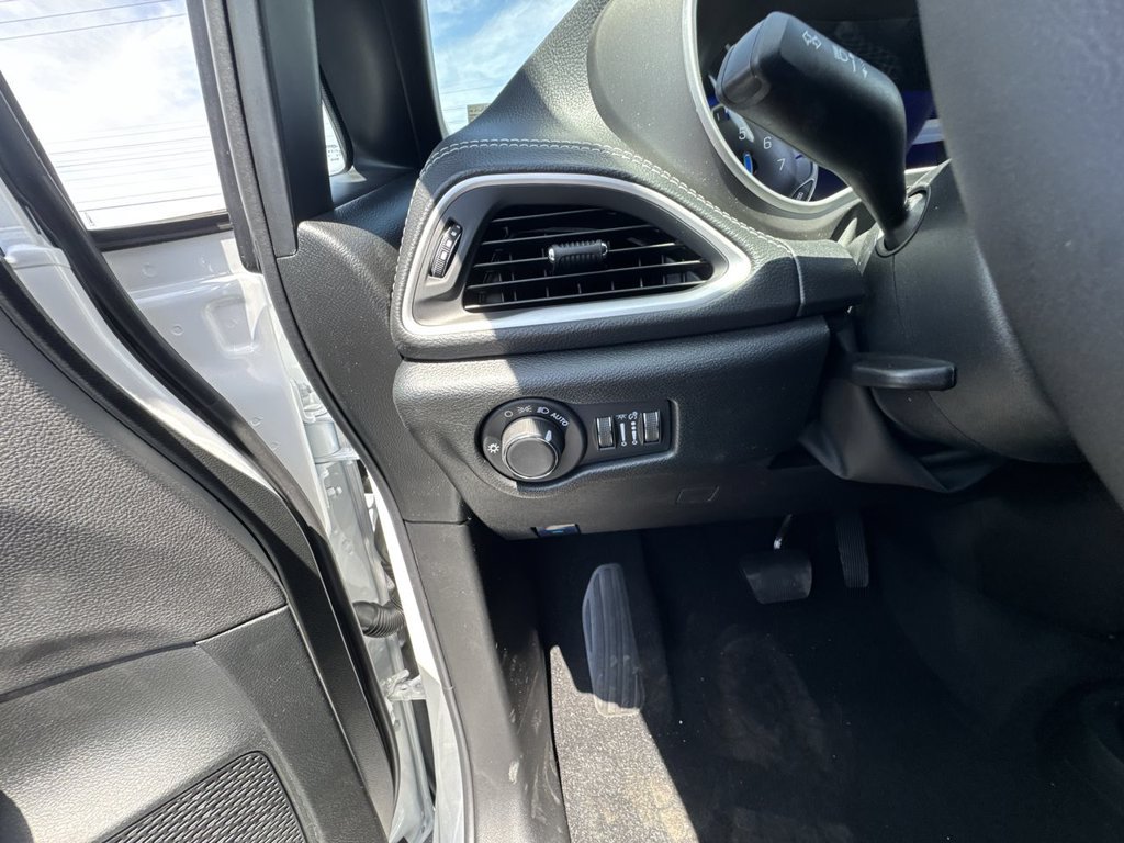 New 2027 Chrysler Pacifica Select AWD/4WD image 20