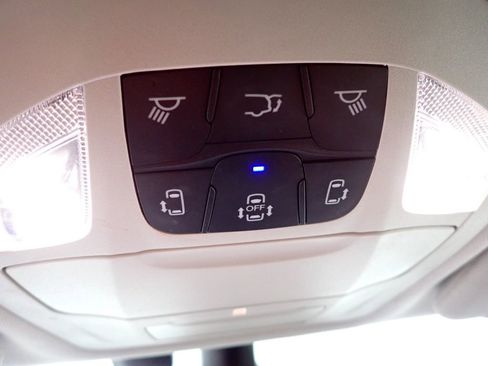 Used 2022 Chrysler Pacifica Touring-L w/ Uconnect Theater Family Group image 33