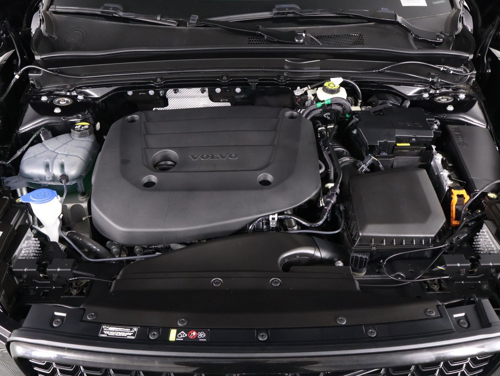 Certified 2026 Volvo XC40 B5 Plus AWD/4WD image 24