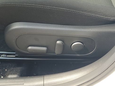 Certified 2024 Hyundai Kona SEL AWD/4WD image 17