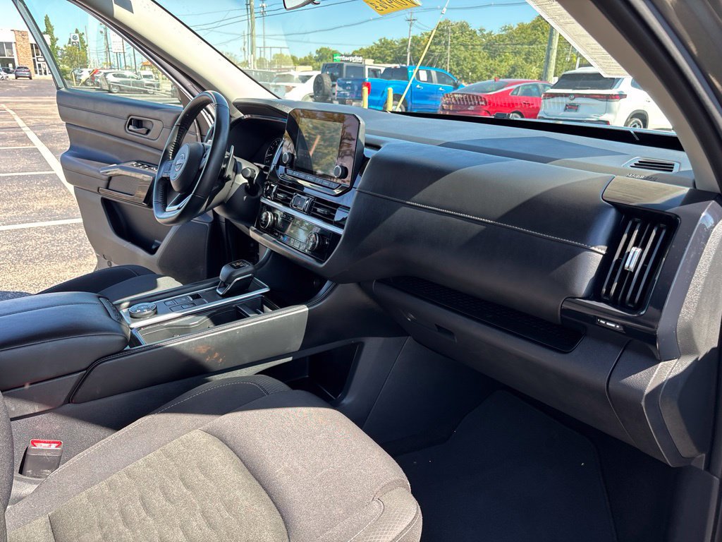 Used 2025 Nissan Pathfinder SV AWD/4WD image 40