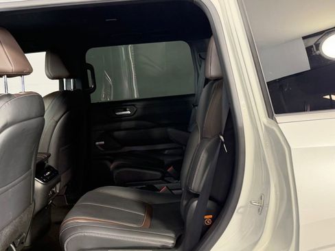 Used 2025 Nissan Armada SL w/ Captain's Chari Seat Package image 30