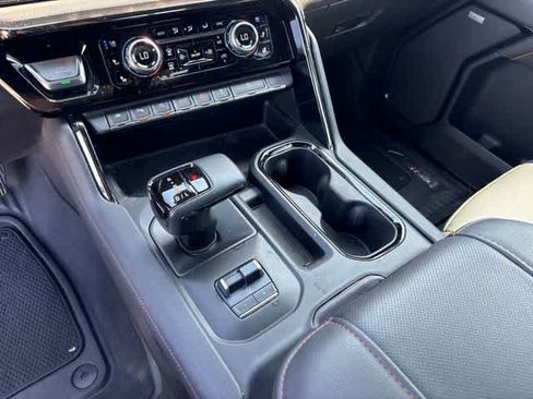 Used 2023 GMC Sierra 1500 AT4 w/ AT4 Premium Package AWD/4WD image 17
