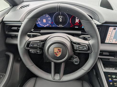 Used 2025 Porsche Macan Electric RWD image 21