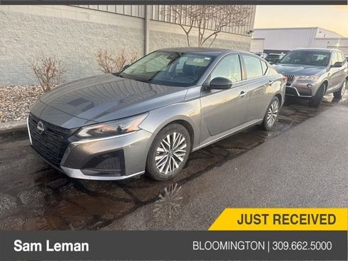 Used 2024 Nissan Altima 2.5 SV image 5