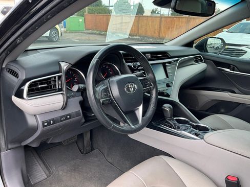 Used 2018 Toyota Camry XSE FWD image 16