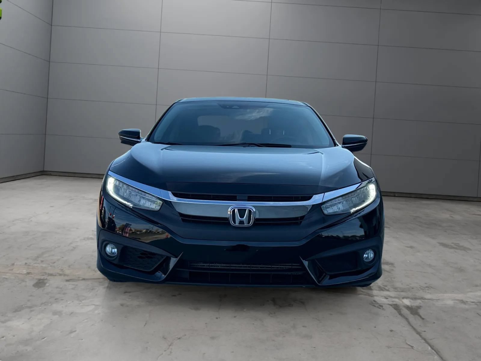 Used 2017 Honda Civic Touring image 2