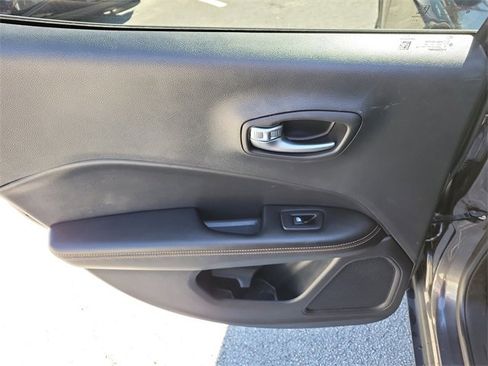 Used 2019 Jeep Compass Limited image 11