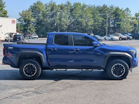 Used 2025 Toyota Tacoma TRD Off-Road AWD/4WD image 8