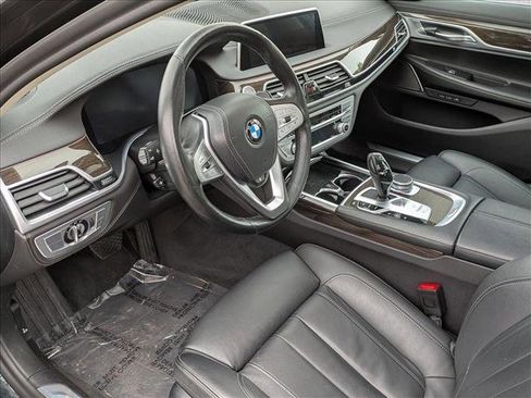 Used 2021 BMW 740i xDrive AWD/4WD image 10