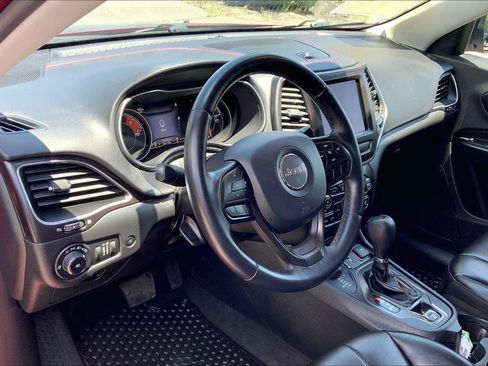 Used 2020 Jeep Cherokee Trailhawk w/ Comfort/Convenience Group AWD/4WD image 14
