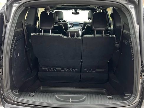 Used 2020 Chrysler Pacifica Limited w/ S Appearance Package image 12