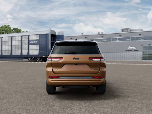 New 2026 Jeep Grand Cherokee L Summit w/ Obsidian Package AWD/4WD image 8