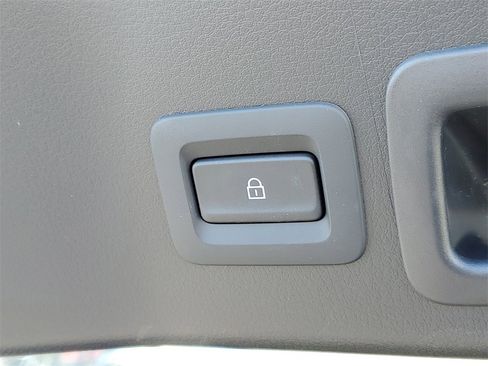 Used 2025 MAZDA MAZDA3 s image 9