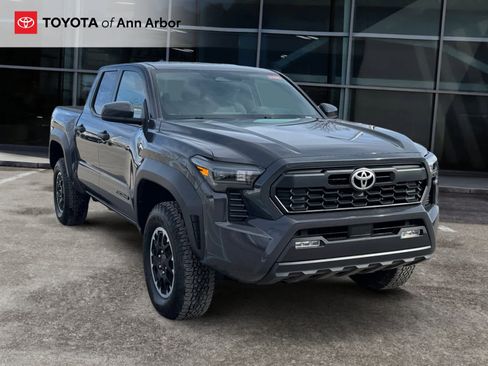 Used 2025 Toyota Tacoma TRD Off-Road image 1