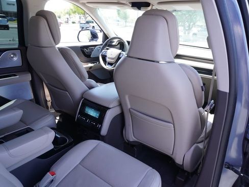 Used 2021 Lincoln Aviator Reserve w/ Equipment Group 202A AWD/4WD image 12