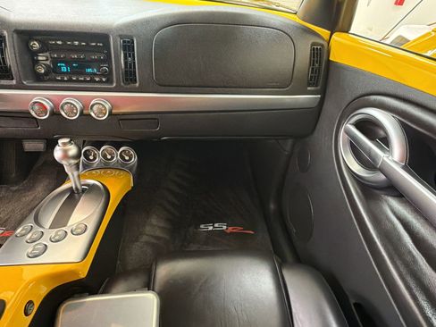 Used 2004 Chevrolet SSR w/ Preferred Equipment Group RWD image 25