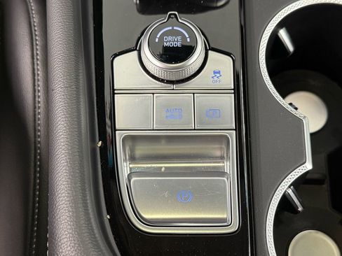 Used 2025 Genesis G70 2.5T image 27