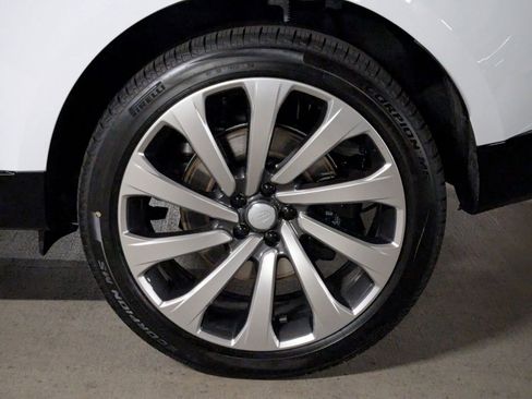 New 2025 Land Rover Range Rover SE image 10