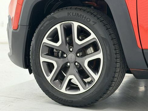 Used 2017 Jeep Renegade Latitude FWD image 97