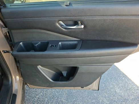 Used 2023 Nissan Pathfinder Platinum image 13