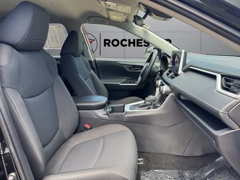 Certified 2025 Toyota RAV4 LE AWD/4WD image 17
