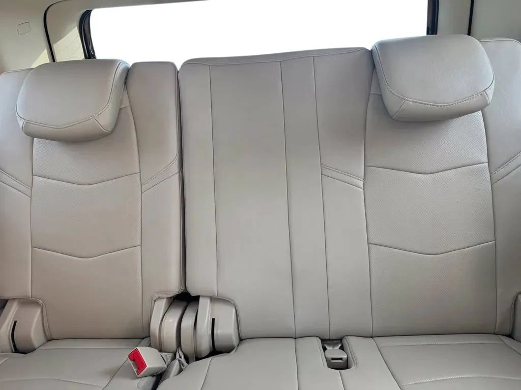 Used 2018 Cadillac Escalade Luxury AWD/4WD image 19