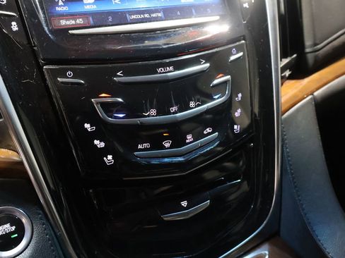 Used 2017 Cadillac Escalade Luxury AWD/4WD image 29