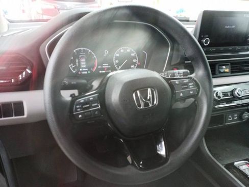 Used 2024 Honda Pilot LX image 8