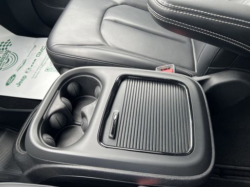 Used 2023 Chrysler Pacifica Touring-L w/ S Appearance Package FWD image 30