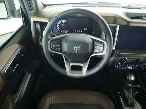 Used 2022 Ford Bronco Outer Banks image 10