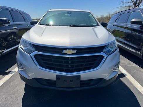 Used 2020 Chevrolet Equinox LS w/ LS Convenience Package image 2