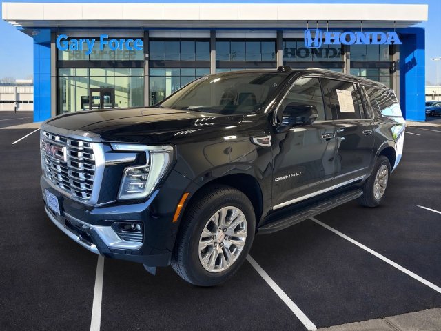 Used 2025 GMC Yukon XL Denali AWD/4WD image 4