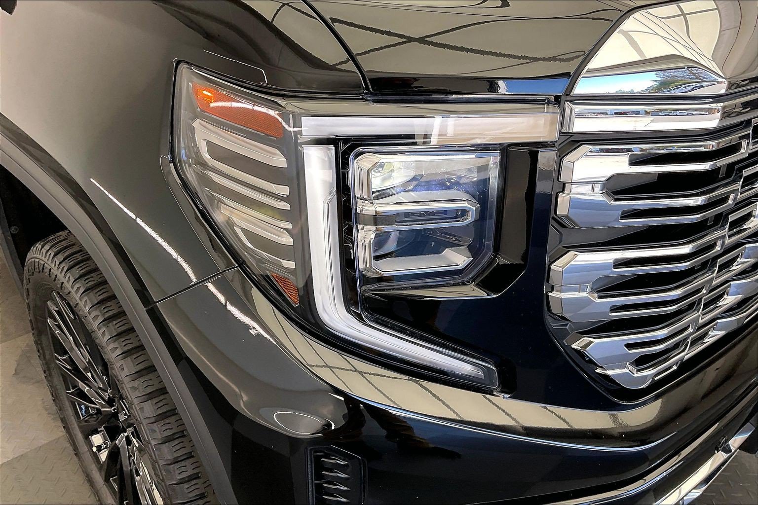Used 2025 GMC Sierra 1500 Denali AWD/4WD image 28