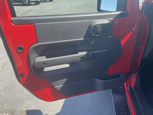 Used 2010 Jeep Wrangler Sahara w/ Trailer Tow Group AWD/4WD image 12