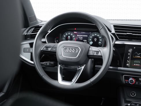 Certified 2024 Audi Q3 2.0T Premium image 9