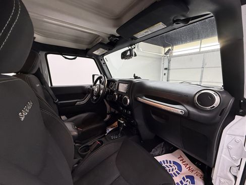Used 2017 Jeep Wrangler Unlimited Sahara w/ Connectivity Group AWD/4WD image 20